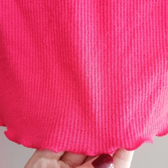 Urban Outfitters Out From Under Neon Pink Cropped Lettuce Hem Turtleneck Small - Picture 9 of 16